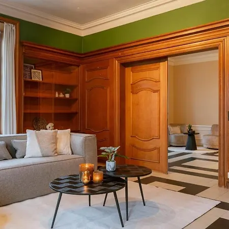 Huswell - Luxurious With Stunning Views!