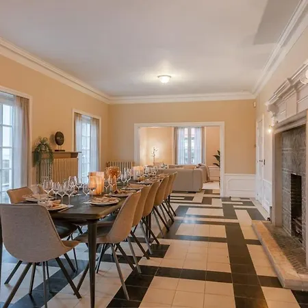 Huswell - Luxurious With Stunning Views!