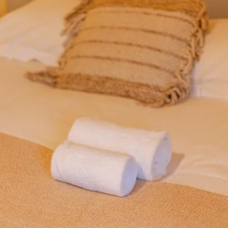 Willa Huswell - Luxurious With Stunning Views! *