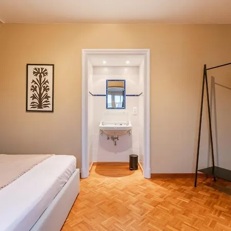 Willa Huswell - Luxurious With Stunning Views!