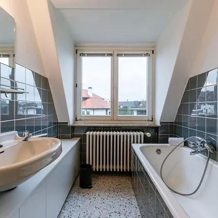 Huswell - Luxurious With Stunning Views! *