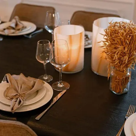 Huswell - Luxurious With Stunning Views! *