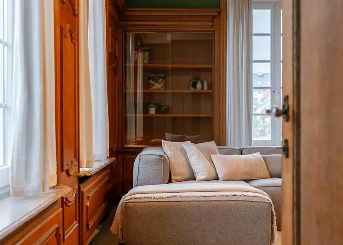 Huswell - Luxurious With Stunning Views! *